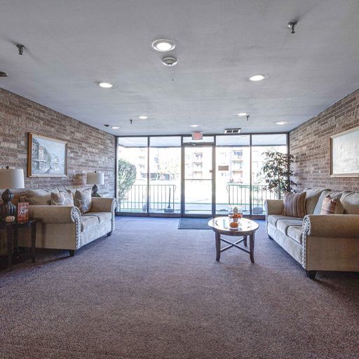 1777 W CRYSTAL Lane #602, Mount Prospect, IL 60056