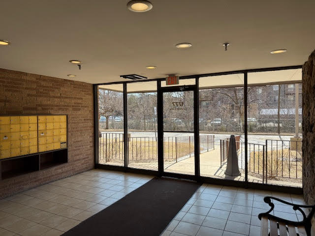 1777 W CRYSTAL Lane #602, Mount Prospect, IL 60056