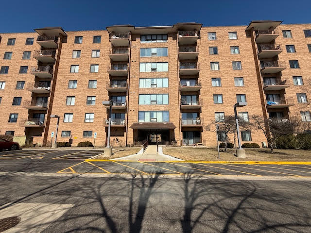 1777 W CRYSTAL Lane #602, Mount Prospect, IL 60056