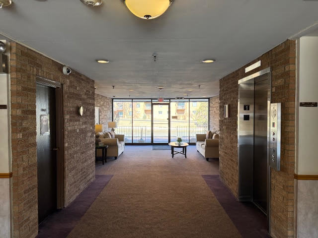 1777 W CRYSTAL Lane #602, Mount Prospect, IL 60056