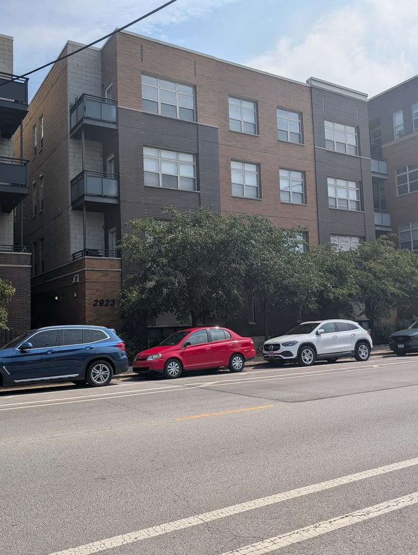 2923 N Clybourn Avenue #401, Chicago, IL 60618