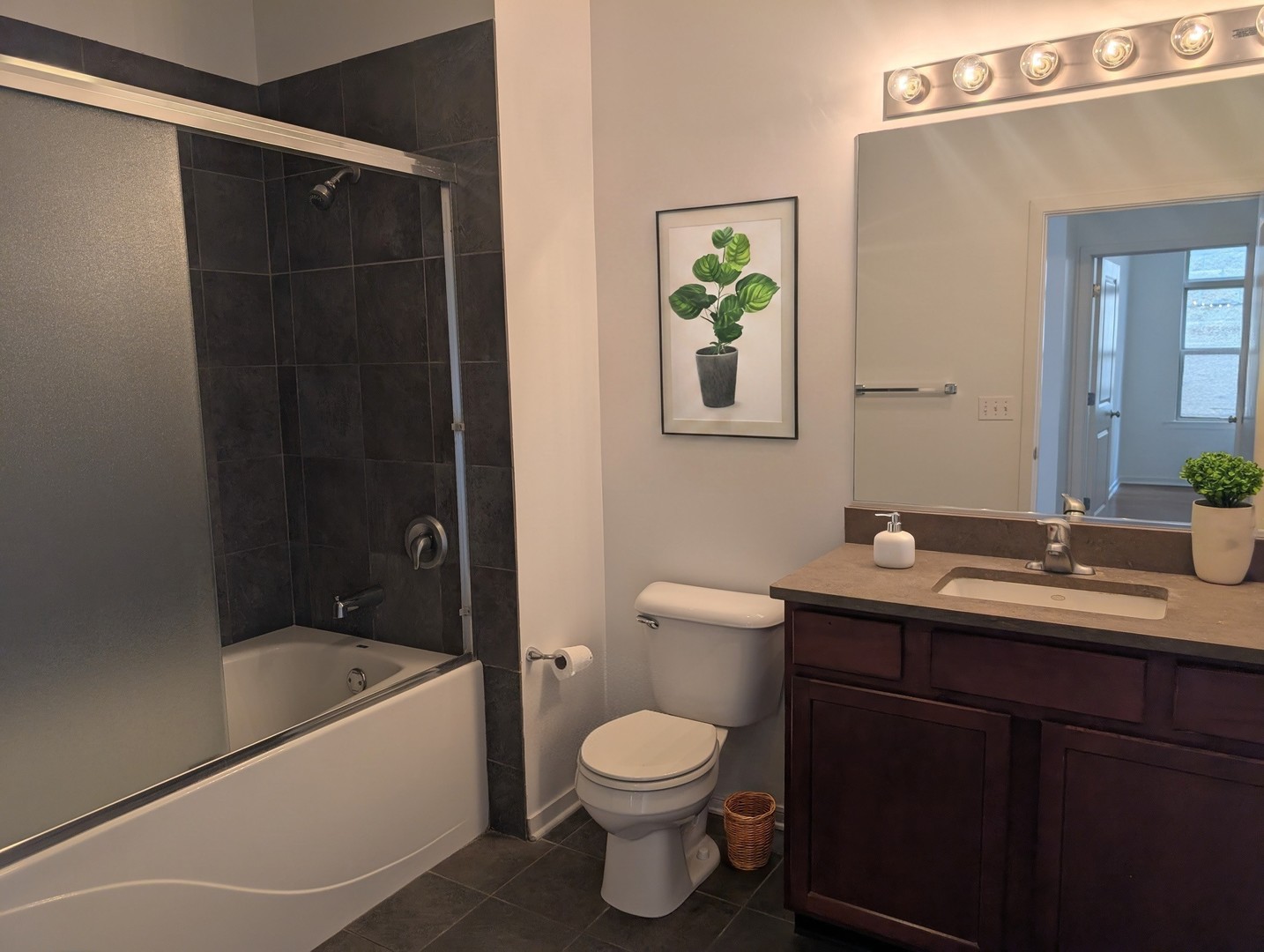 2923 N Clybourn Avenue #401, Chicago, IL 60618