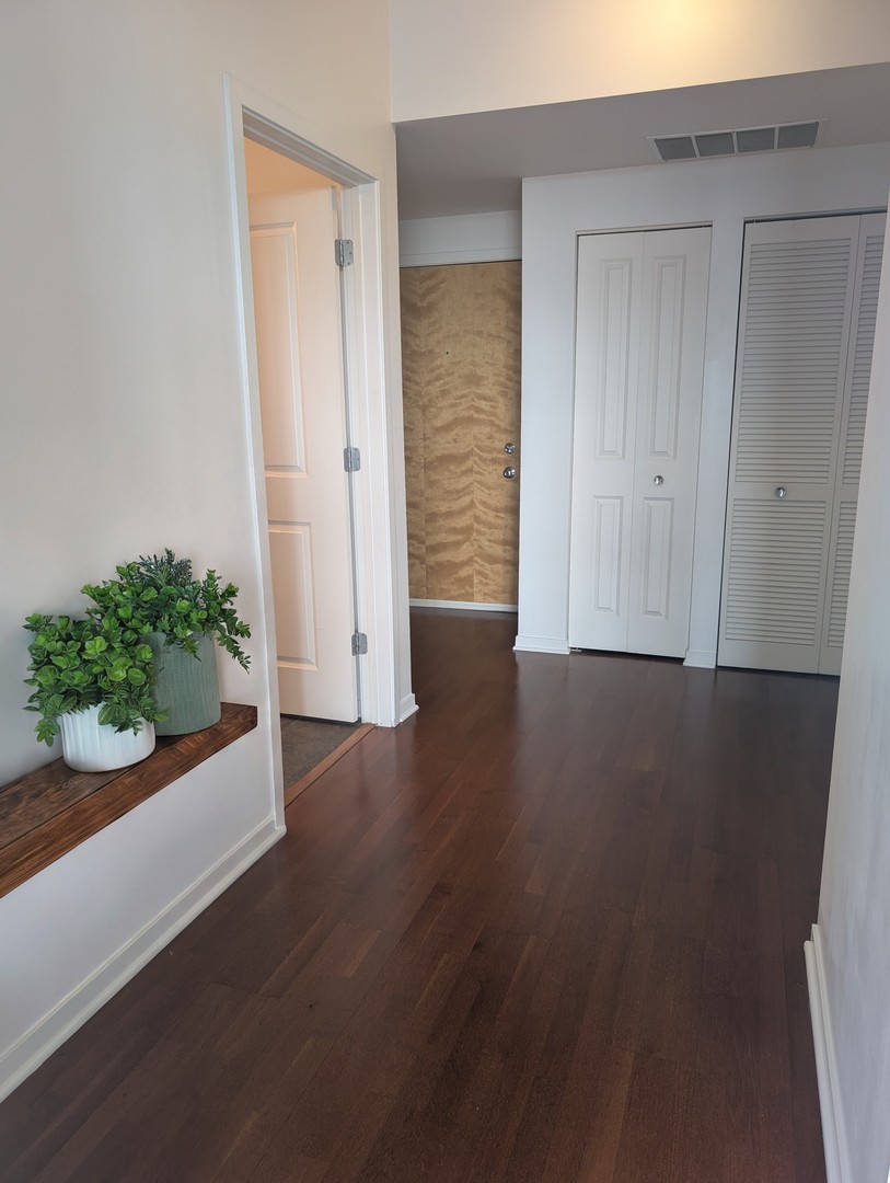 2923 N Clybourn Avenue #401, Chicago, IL 60618