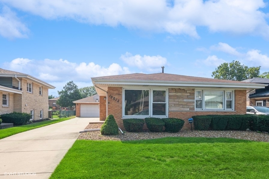 10012 S Komensky Avenue, Oak Lawn, IL 60453