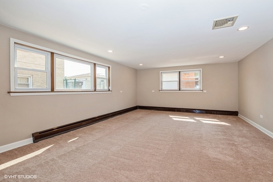 10012 S Komensky Avenue, Oak Lawn, IL 60453
