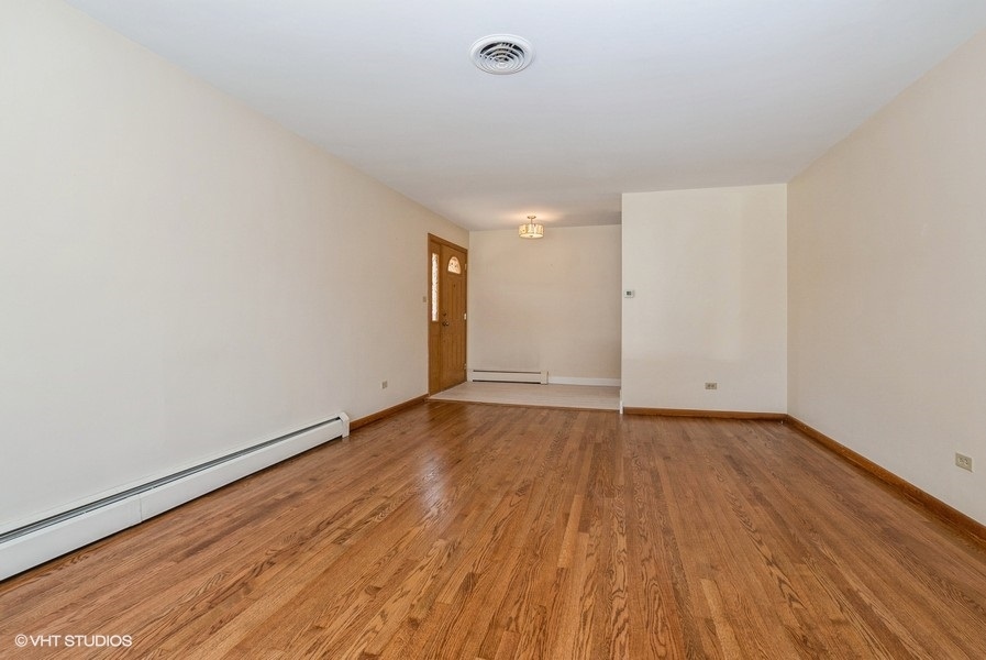 10012 S Komensky Avenue, Oak Lawn, IL 60453