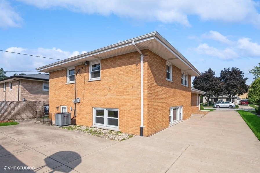 10012 S Komensky Avenue, Oak Lawn, IL 60453