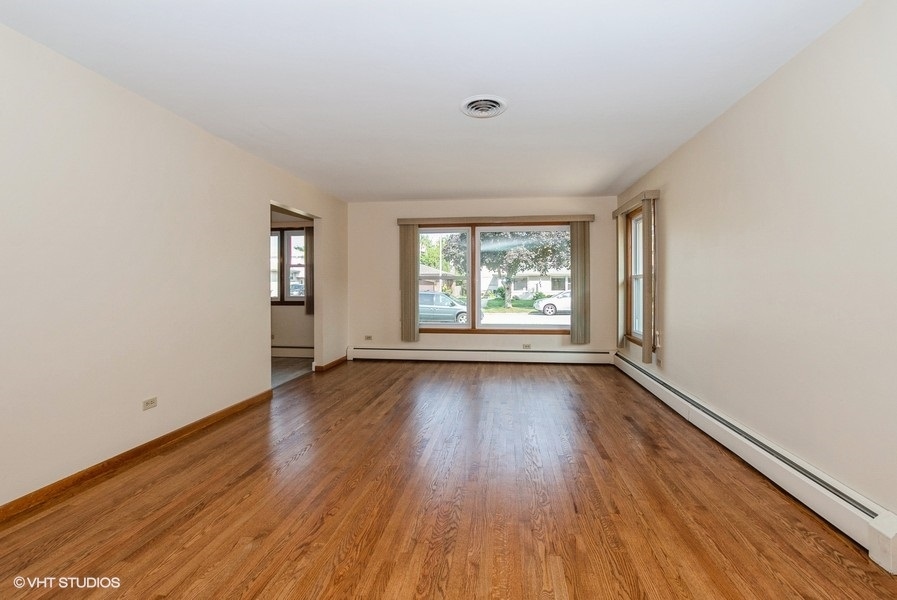10012 S Komensky Avenue, Oak Lawn, IL 60453