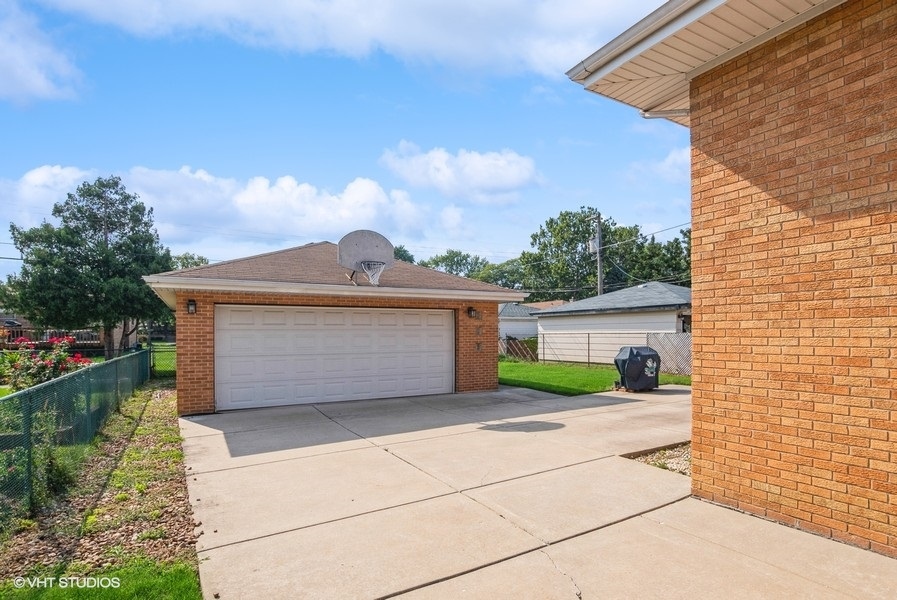 10012 S Komensky Avenue, Oak Lawn, IL 60453