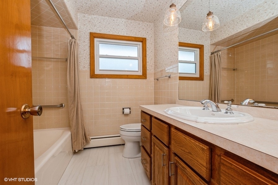10012 S Komensky Avenue, Oak Lawn, IL 60453