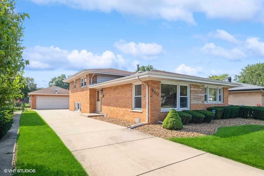 10012 S Komensky Avenue, Oak Lawn, IL 60453