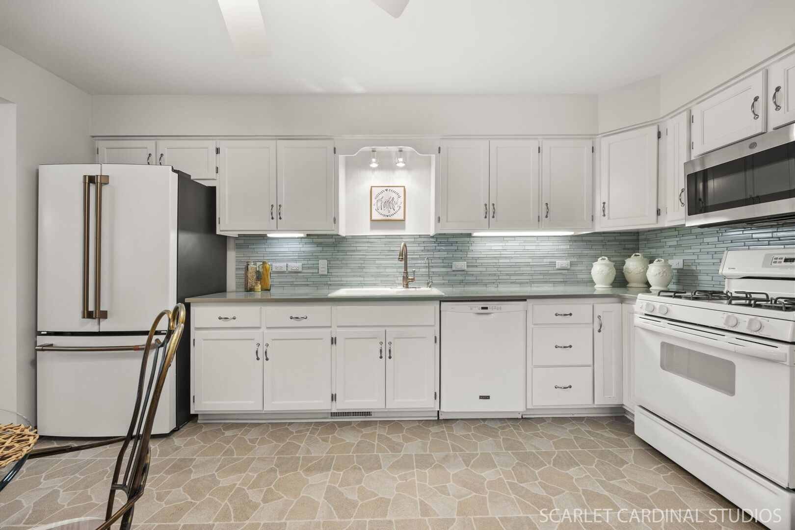 222 Woodboro Drive, West Chicago, IL 60185