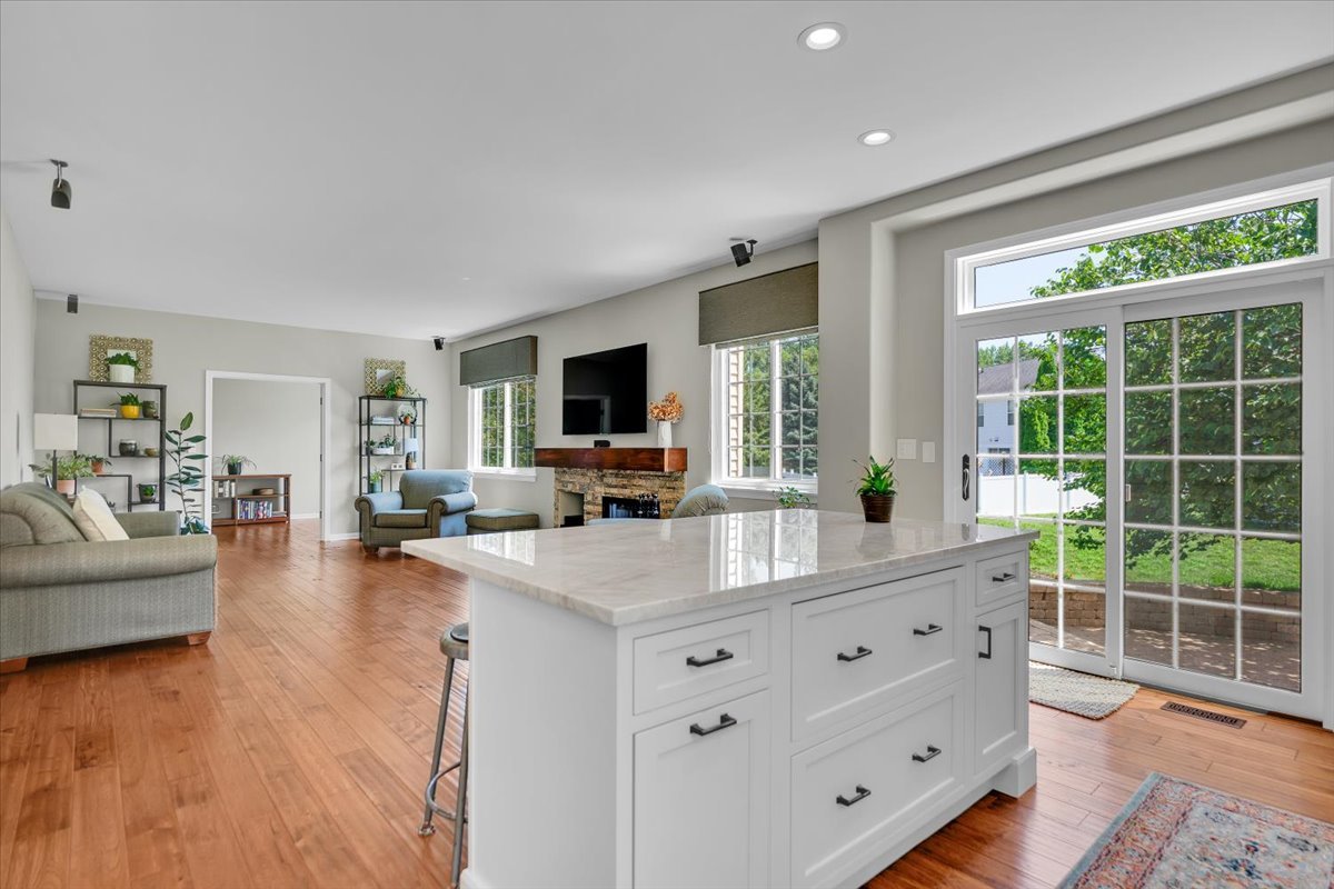 7151 Preston Court, Gurnee, IL 60031