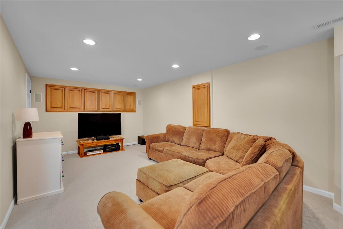 7151 Preston Court, Gurnee, IL 60031