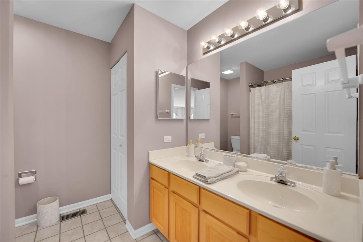 7151 Preston Court, Gurnee, IL 60031