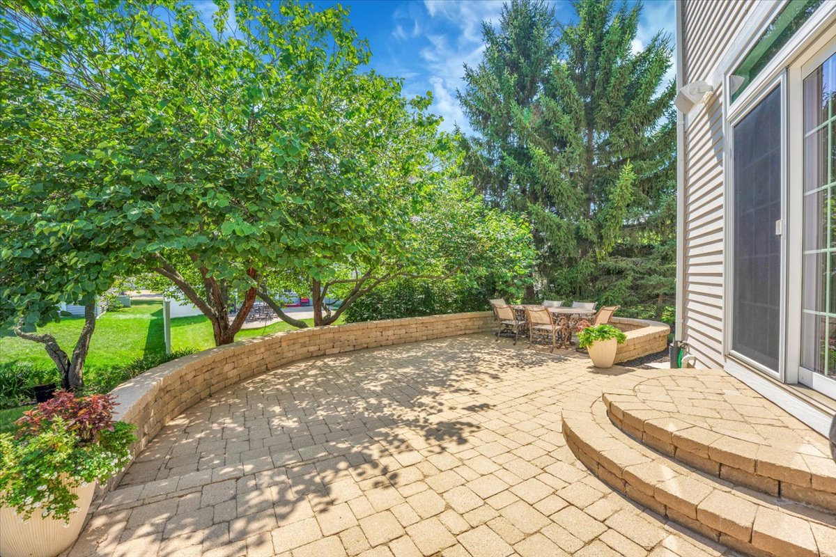7151 Preston Court, Gurnee, IL 60031