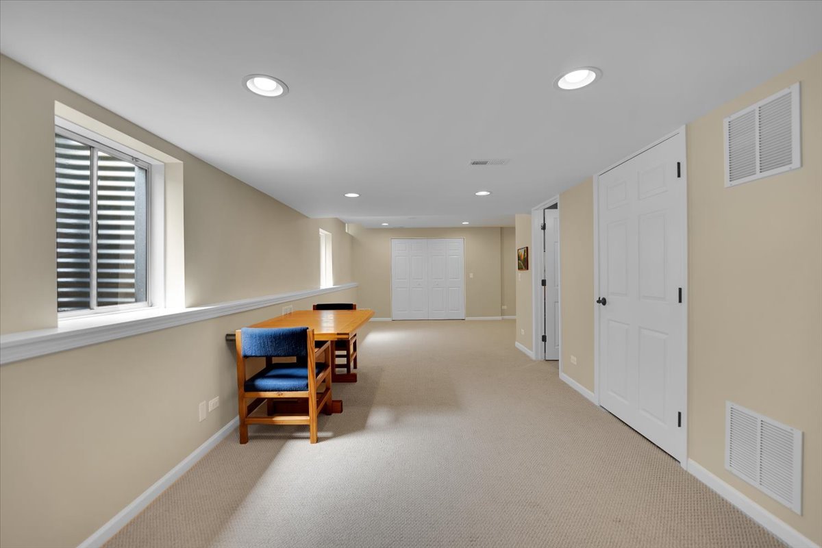 7151 Preston Court, Gurnee, IL 60031