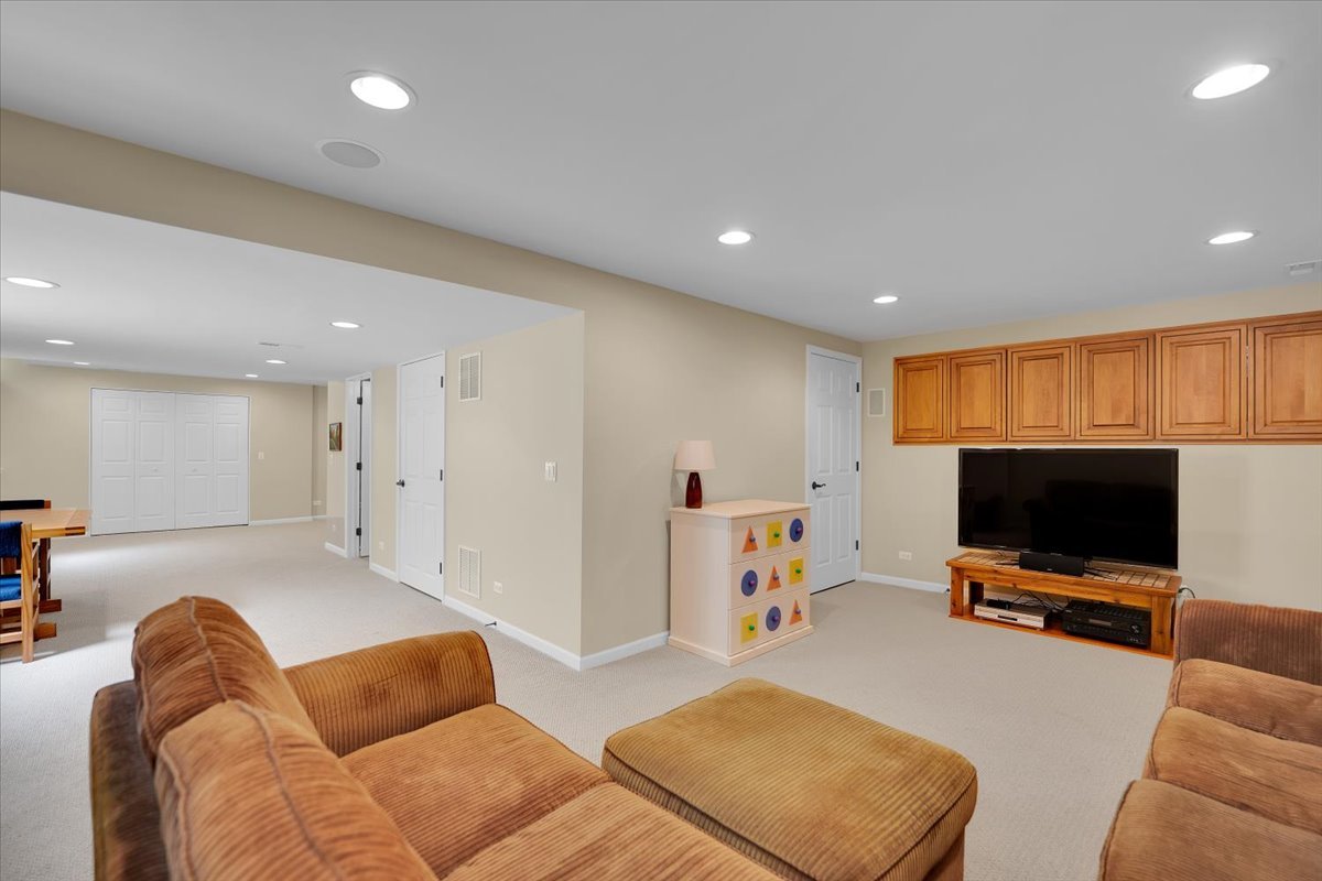 7151 Preston Court, Gurnee, IL 60031