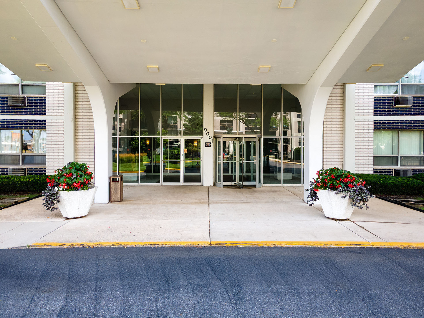 9001 Golf Road #10D, Des Plaines, IL 60016