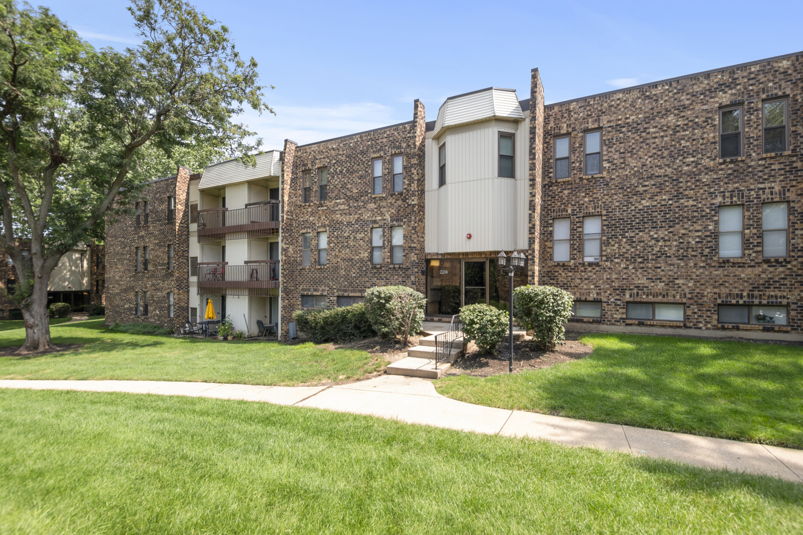 2214 Country Club Drive #2, Woodridge, IL 60517