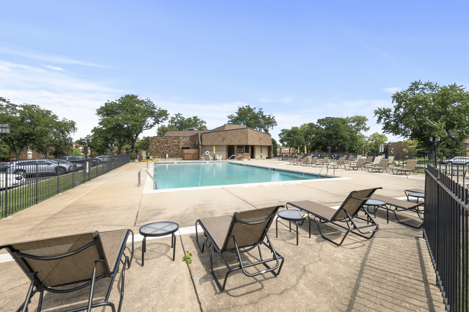 2214 Country Club Drive #2, Woodridge, IL 60517