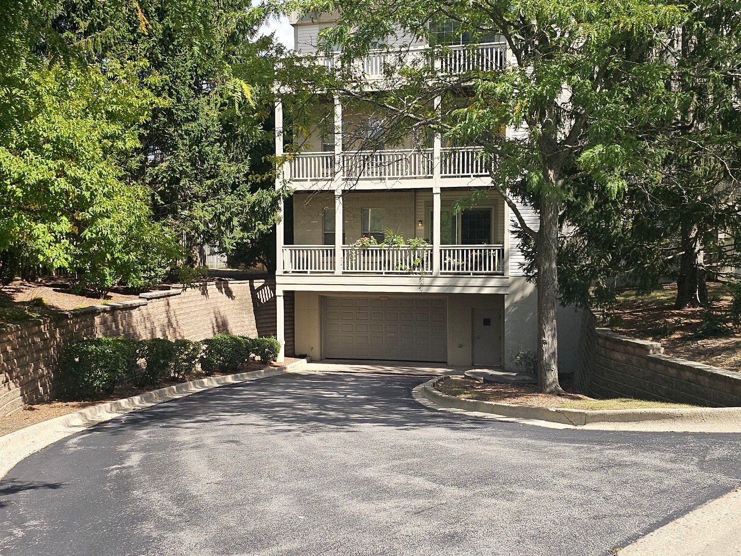 34451 N Old Walnut Circle #302, Gurnee, IL 60031