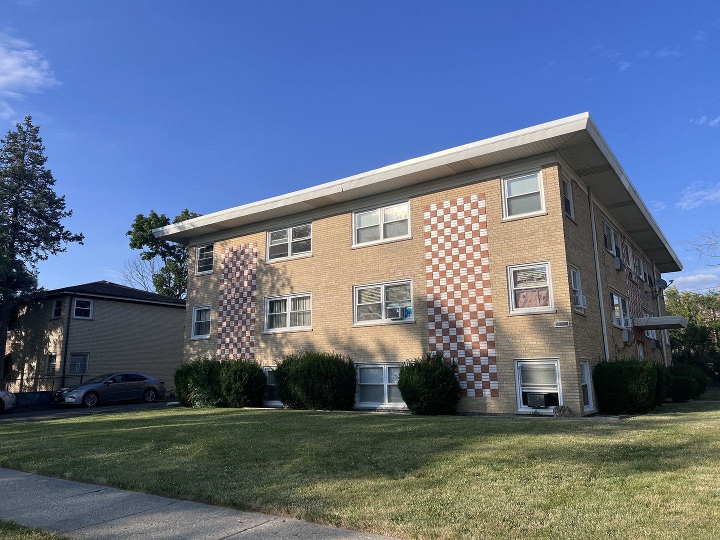 10931 S LLOYD Drive #1B, Worth, IL 60482