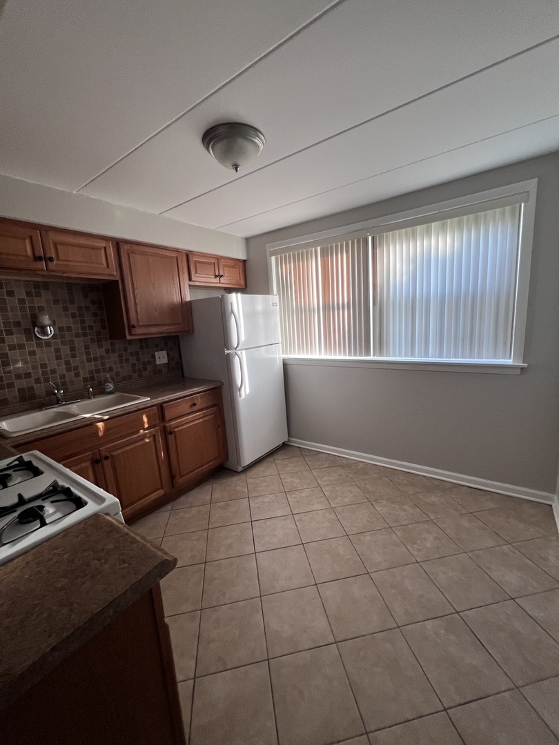 10931 S LLOYD Drive #1B, Worth, IL 60482