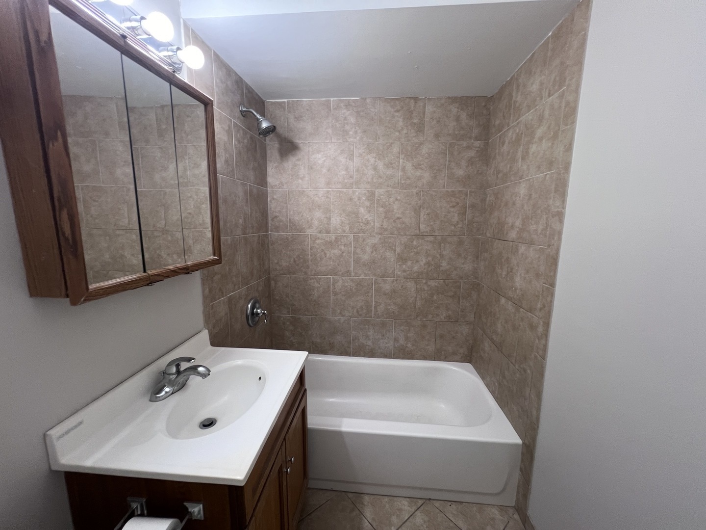10931 S LLOYD Drive #1B, Worth, IL 60482