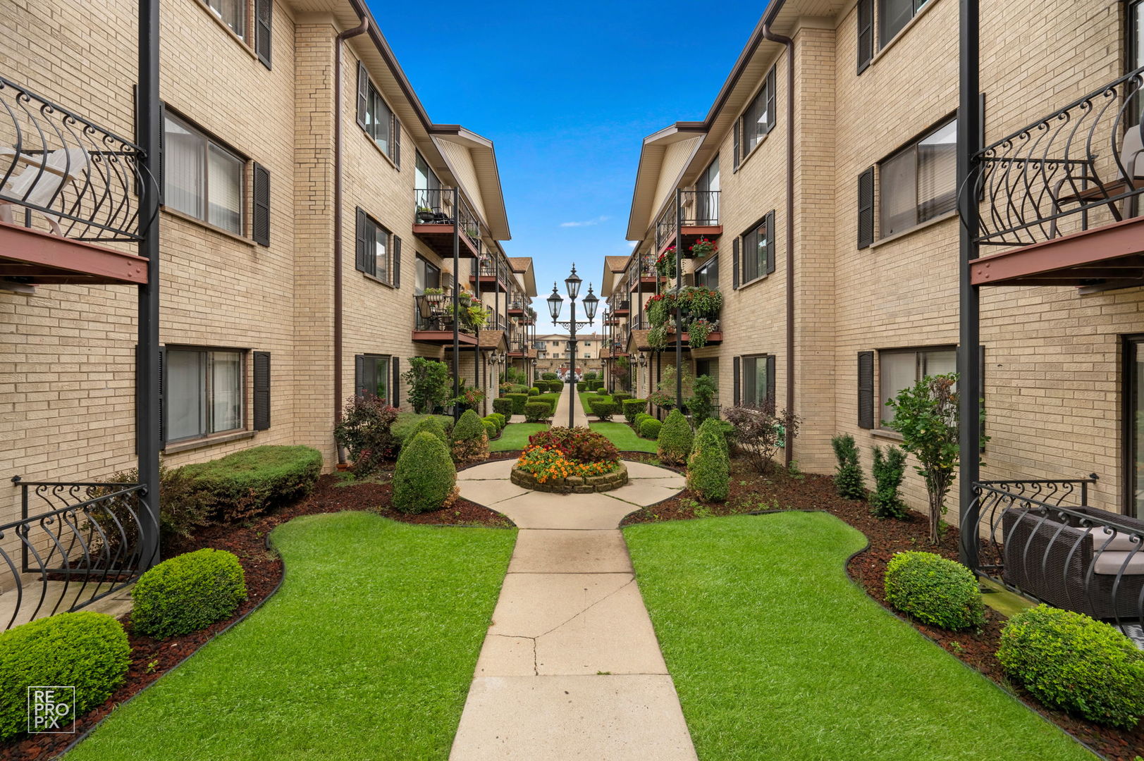 5151 N East River Road #331D, Chicago, IL 60656