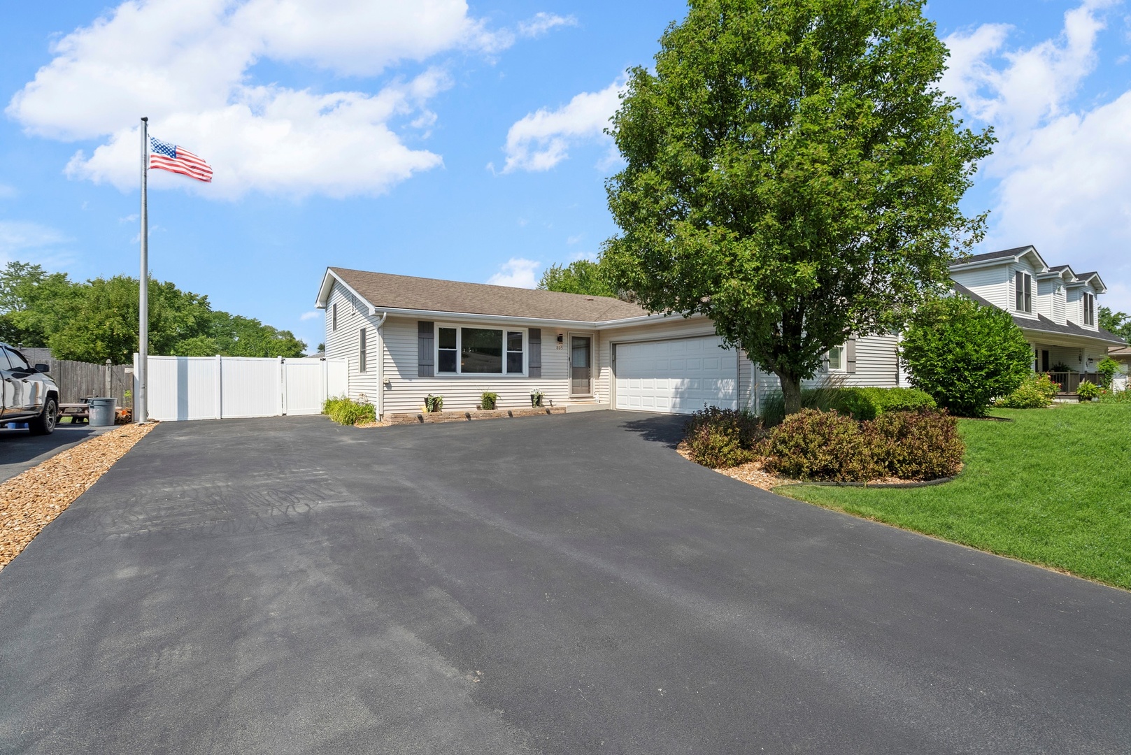 805 Stonegate Road, New Lenox, IL 60451