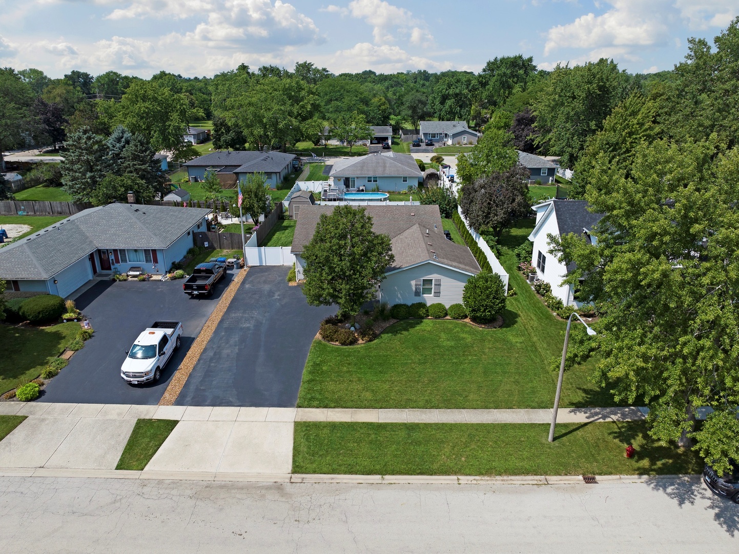 805 Stonegate Road, New Lenox, IL 60451