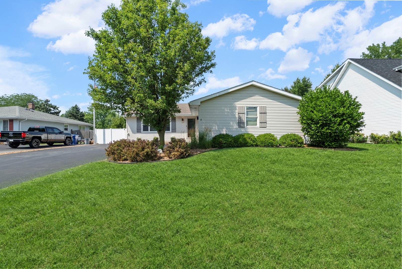 805 Stonegate Road, New Lenox, IL 60451