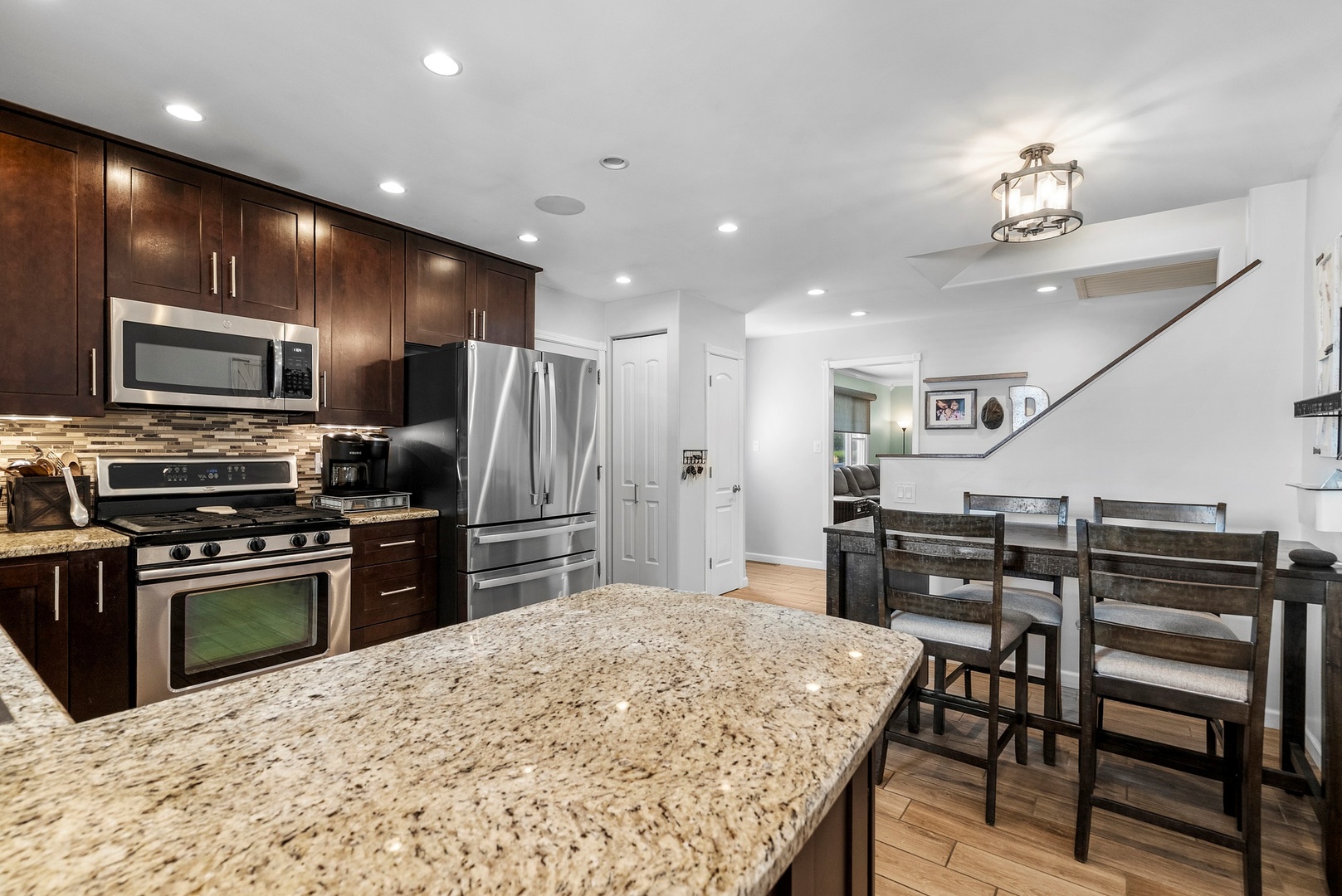 805 Stonegate Road, New Lenox, IL 60451