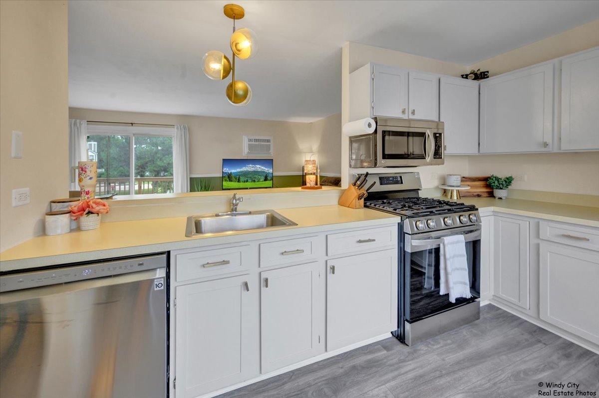 309 Peppertree Lane, Aurora, IL 60504