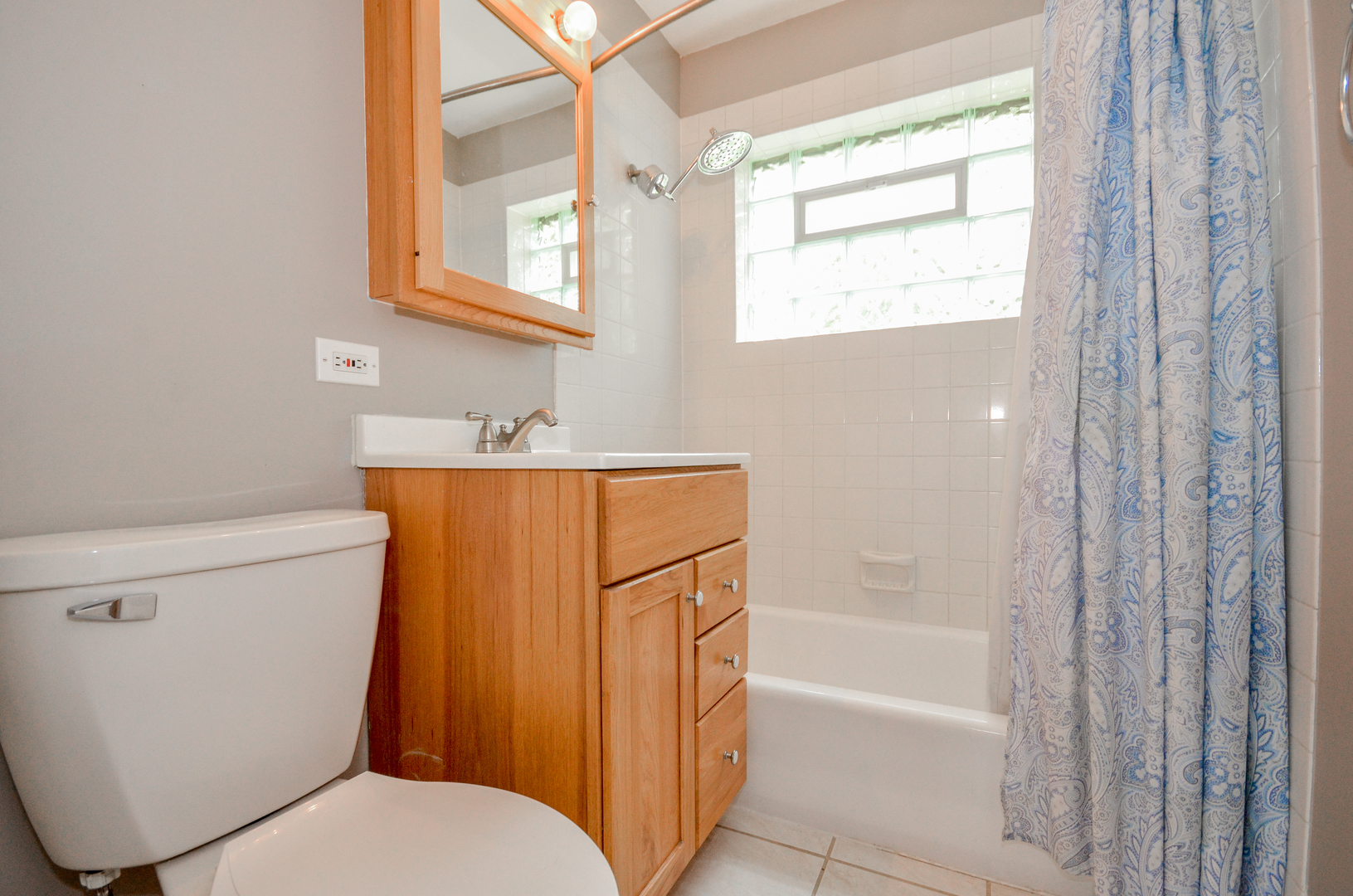 812 Highland Avenue, Glen Ellyn, IL 60137