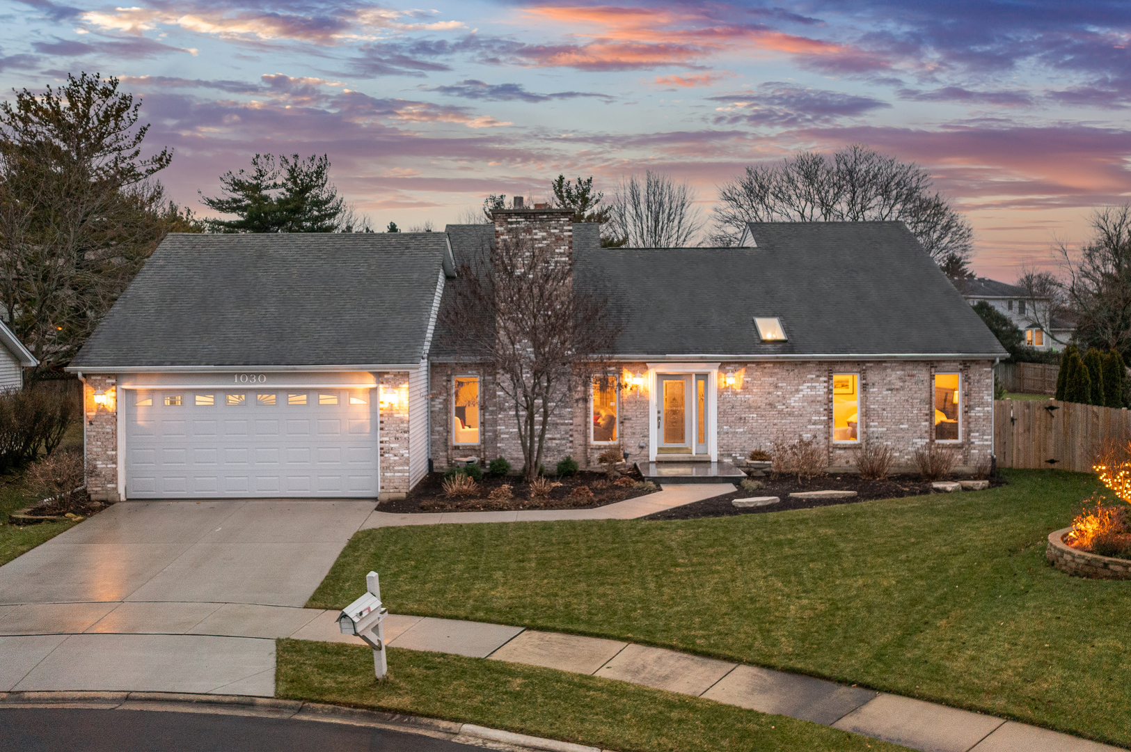 1030 Colonial Court, Naperville, IL 60540