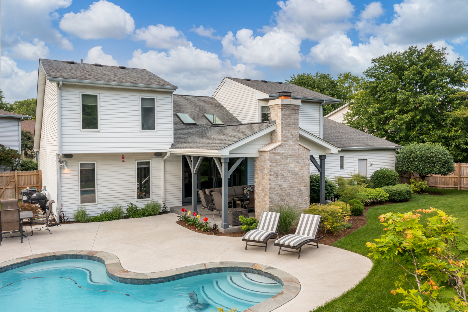 1030 Colonial Court, Naperville, IL 60540