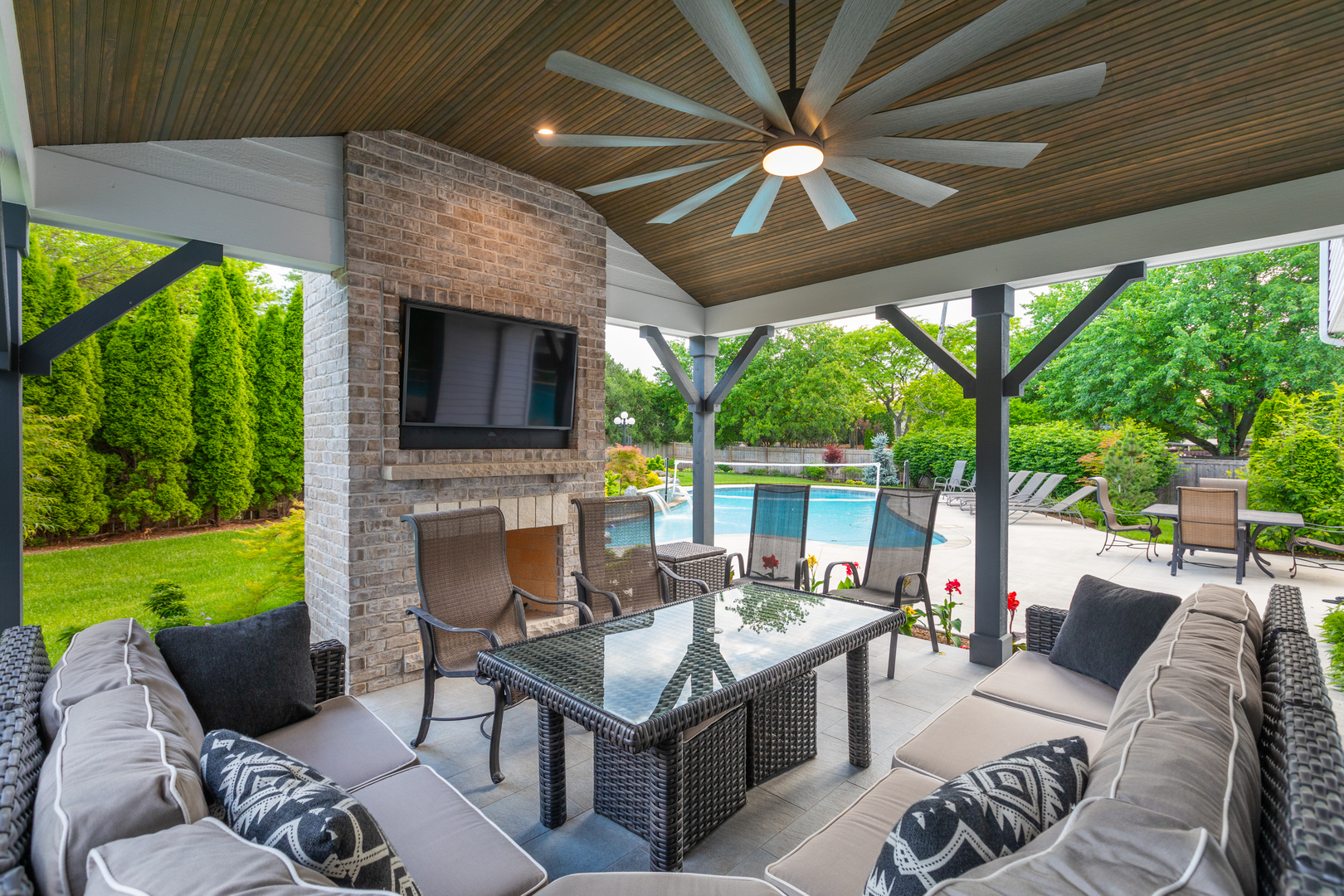 1030 Colonial Court, Naperville, IL 60540