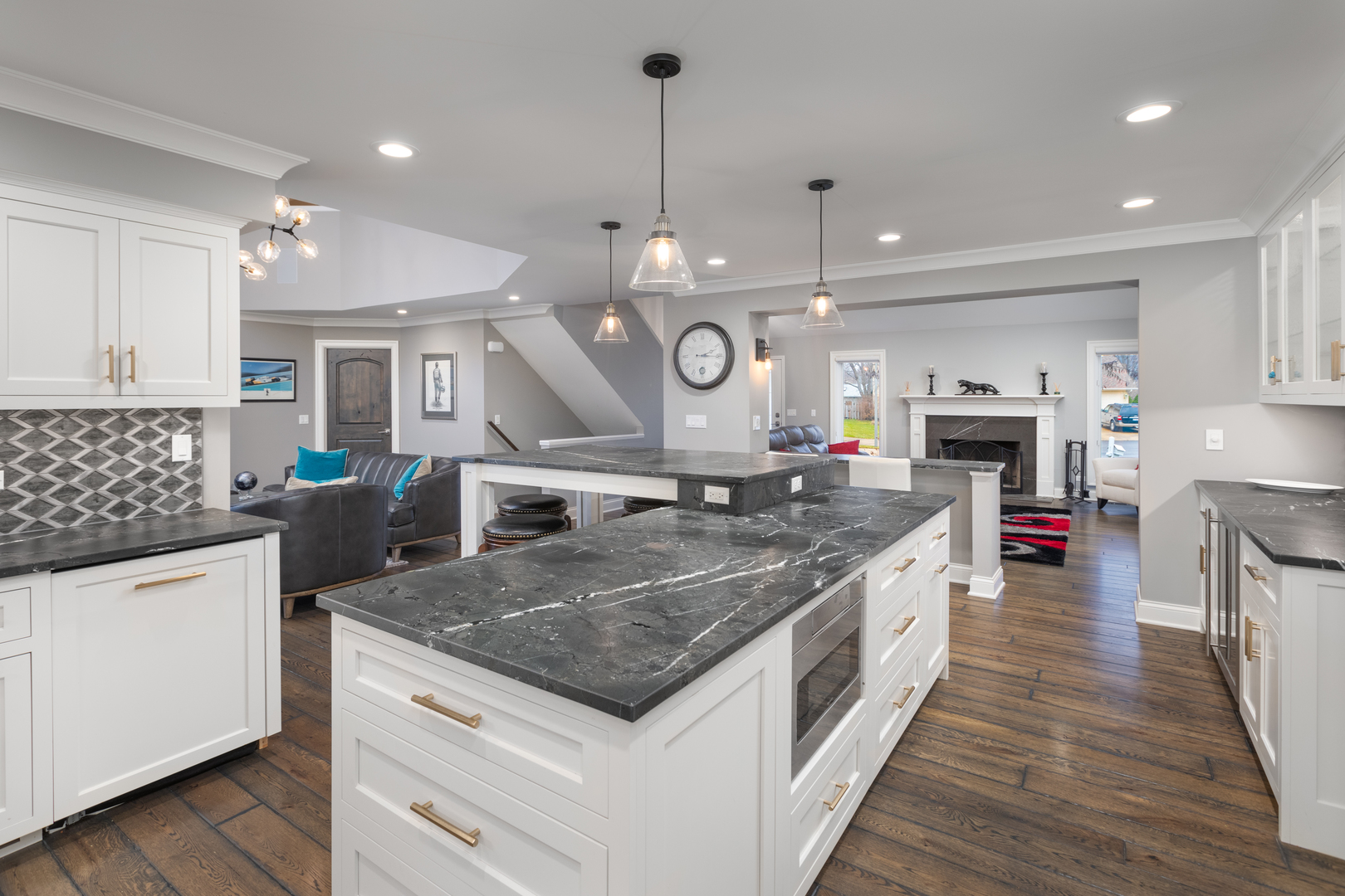 1030 Colonial Court, Naperville, IL 60540