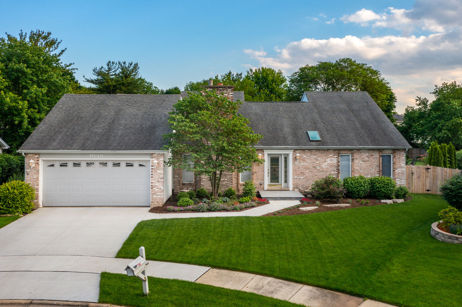 1030 Colonial Court, Naperville, IL 60540