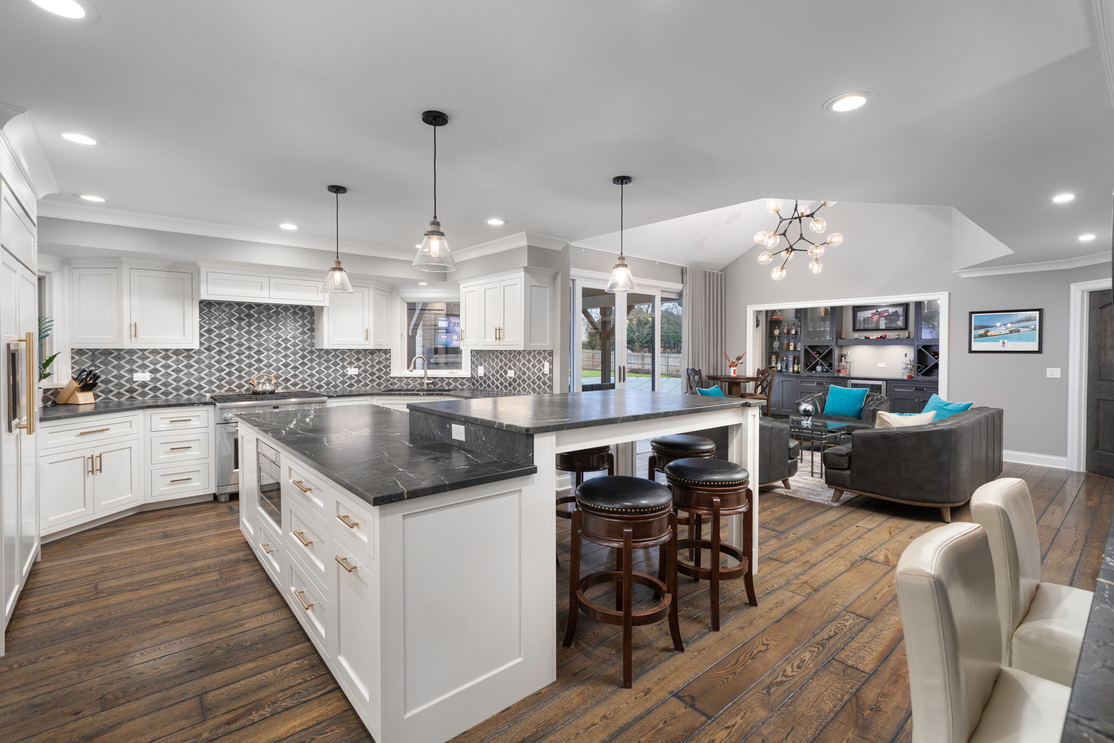 1030 Colonial Court, Naperville, IL 60540