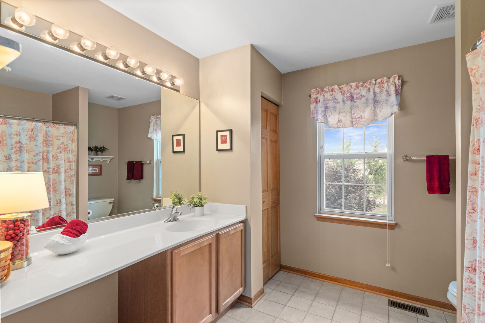 1476 S WILD MEADOW Road, Round Lake, IL 60073