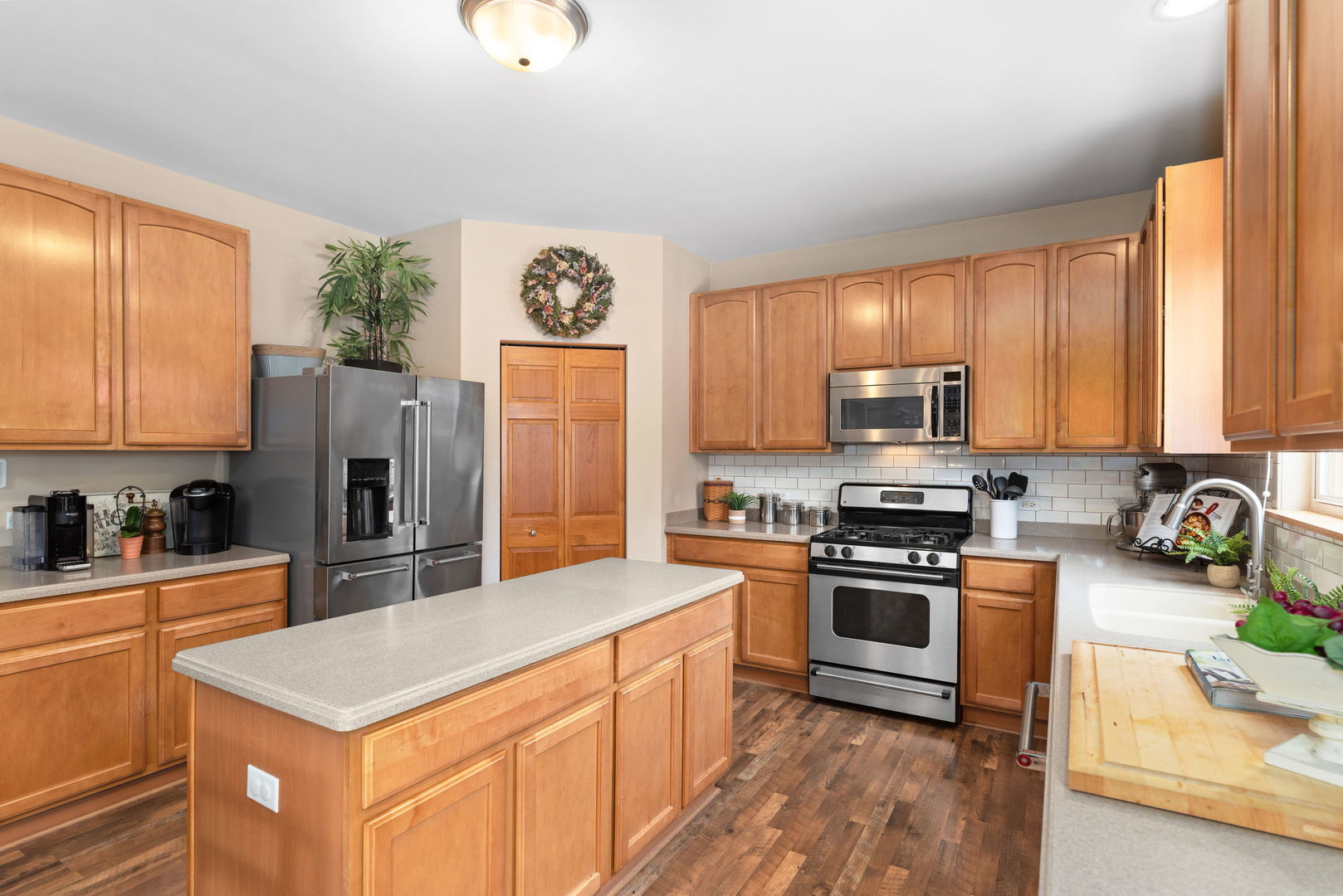 1476 S WILD MEADOW Road, Round Lake, IL 60073