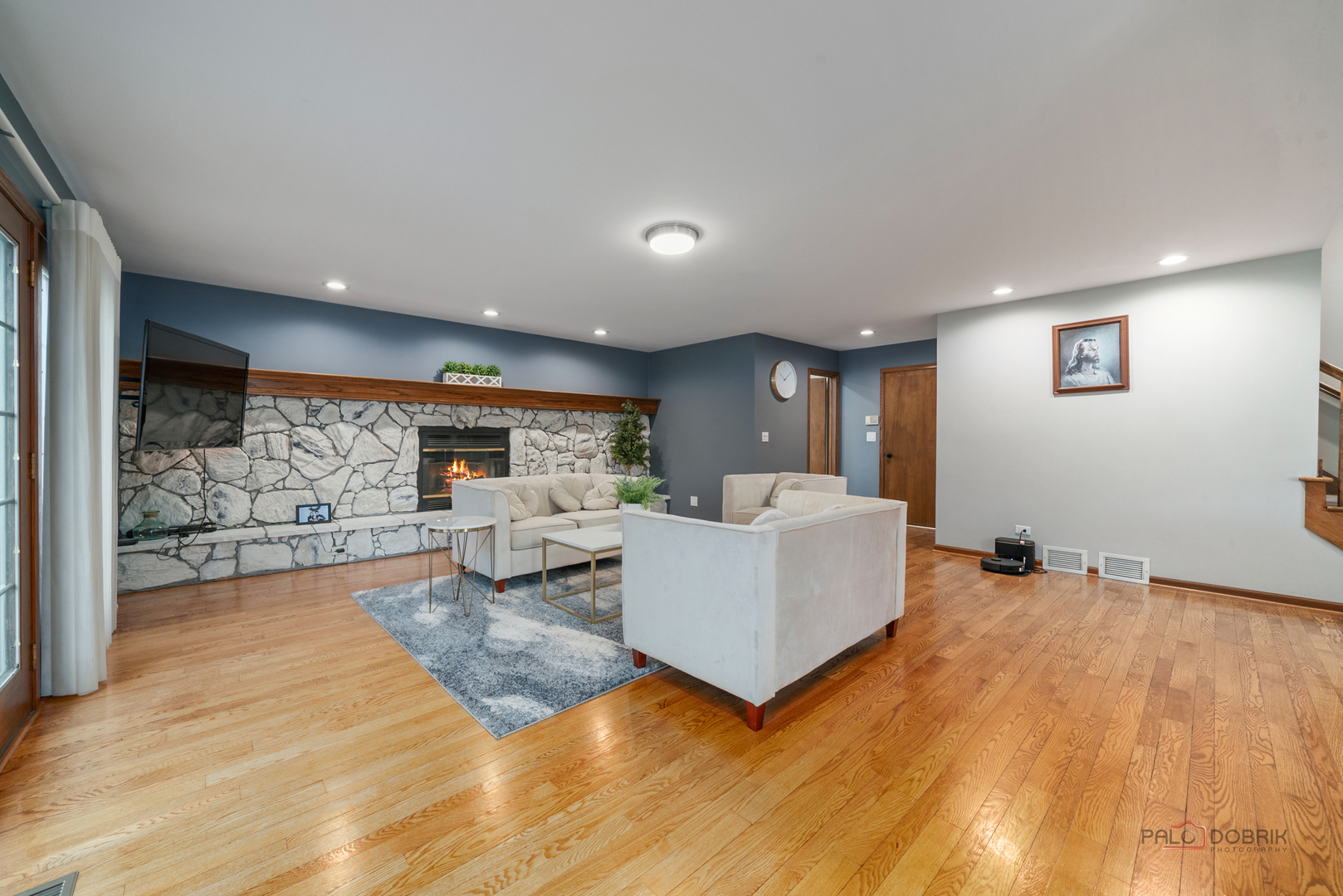 1806 N Laurel Drive, Mount Prospect, IL 60056