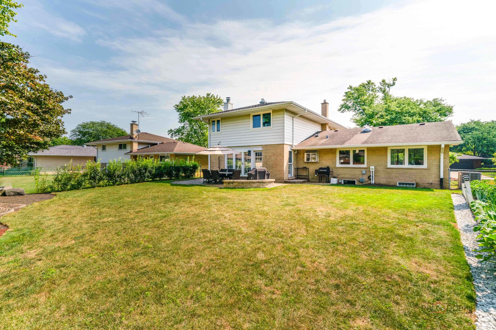 1806 N Laurel Drive, Mount Prospect, IL 60056