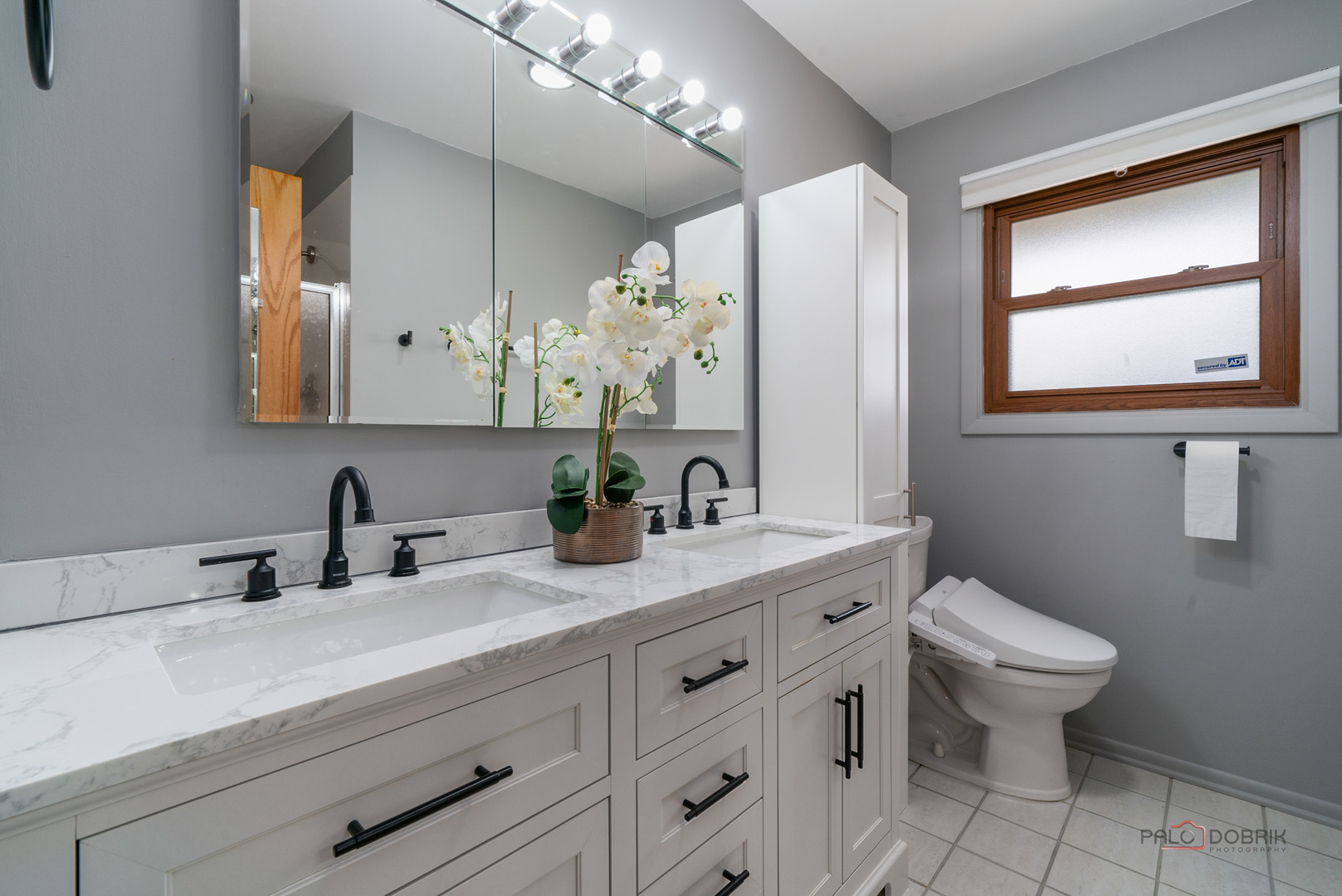 1806 N Laurel Drive, Mount Prospect, IL 60056
