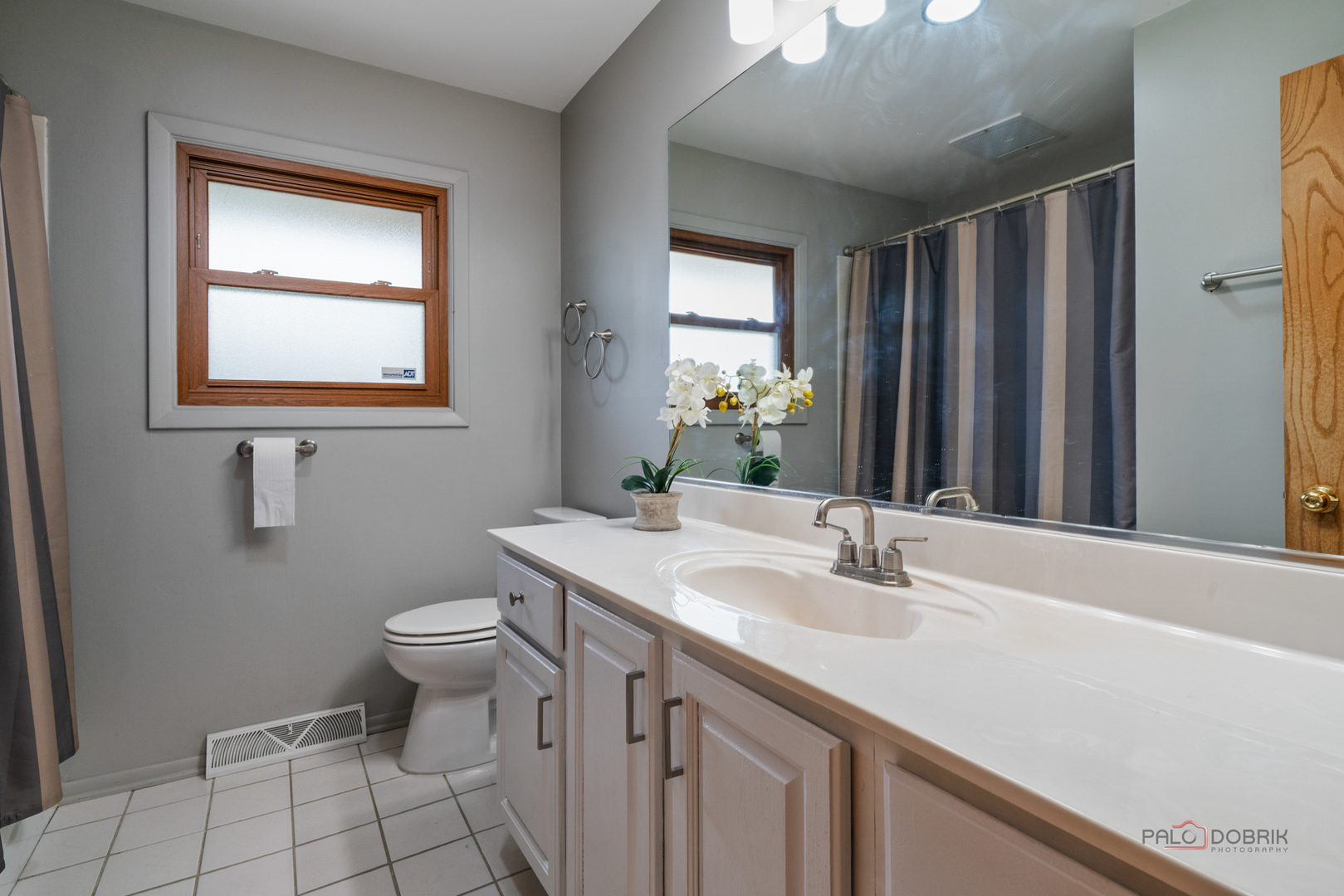 1806 N Laurel Drive, Mount Prospect, IL 60056