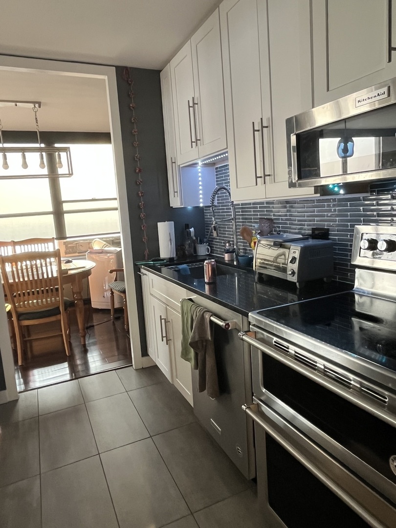 655 W Irving Park Road #4717, Chicago, IL 60613