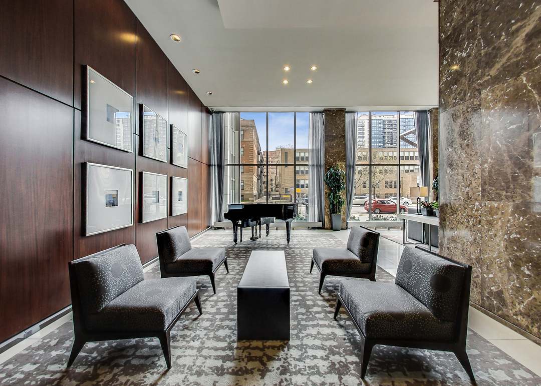 655 W Irving Park Road #4717, Chicago, IL 60613